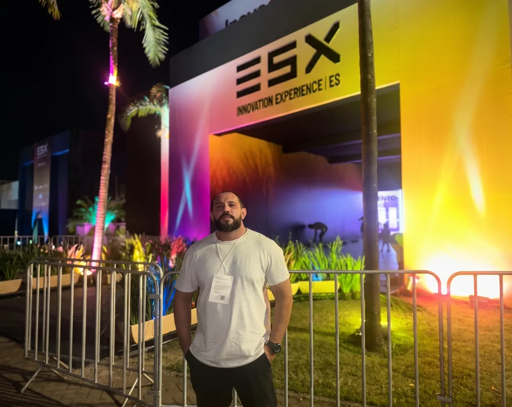 Rafael Mendes no estande de inovação da ESX 2026